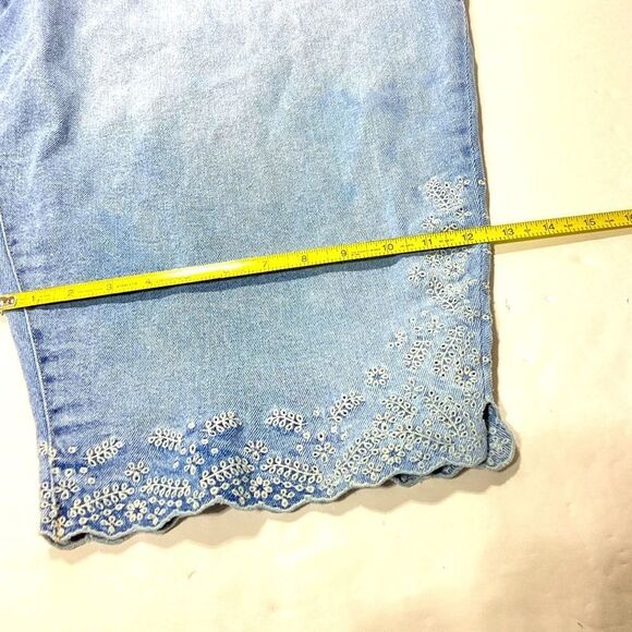 Lane Bryant Capri Mid Rise Boyfriend Jeans 34/36 Lace Hem - Picture 11 of 11